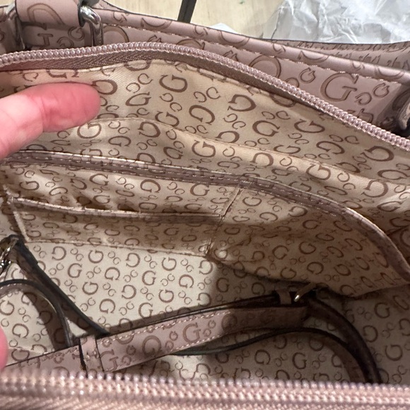 New Guess Blush Mauve Logo Satchel Lock Bag Crossbody adjustable Strap - Picture 8 of 13